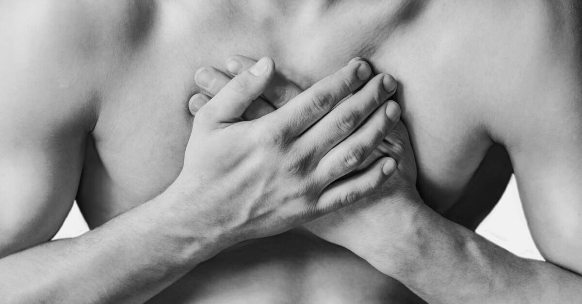 Ból w klatce piersiowej od kręgosłupa – przyczyny i objawy